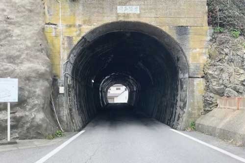 Đường hầm bị nguyền rủa ở Nhật, ai đi qua cũng khiếp sợ