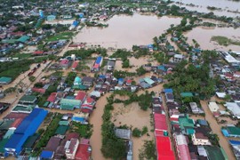 Philippines oằn mình chống bão Noru