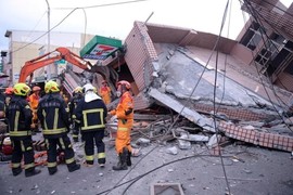 Nhà cửa đổ sập sau trận động đất mạnh tại Đài Loan (Trung Quốc)