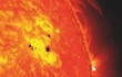Xuất hiện vết đen Mặt Trời gấp 3 lần Trái Đất, thảm họa xảy ra? 