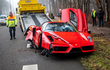 Ferrari Enzo 60 tỷ đồng "nát tươm" khi nhân viên đại lý lái thử