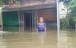 Nghệ An: Mưa lũ làm 7 người chết, xóm làng chìm trong biển nước