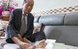 Thầy giáo viết chữ bằng chân Nguyễn Ngọc Ký qua đời ở tuổi 75