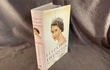 Những cuốn sách “quý hơn vàng” hé lộ cuộc đời Nữ hoàng Elizabeth II 