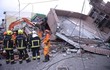 Hình ảnh nhà cửa sập đổ tan hoang sau động đất ở Đài Loan