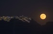 Ngắm siêu trăng và mưa sao băng bùng nổ trong đêm Rằm tháng 7 