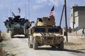 Đoàn xe quân sự Mỹ lại bị dân chặn đường, ném đá ở Syria