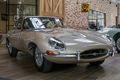 Ngắm chiếc Jaguar E-Type đời 1963 "hồi sinh" sau 2.500 giờ