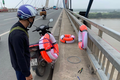 Thông tin bất ngờ vụ phao cứu sinh 'biến mất' trên cầu bắc qua sông Hồng
