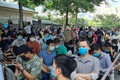Một số điểm tiêm vắc xin ở Hà Nội “chen lấn” người… có bung, toang?!