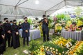 Xúc động Bùi Công Duy đàn, Đức Tuấn hát bên mộ nhạc sĩ Phú Quang