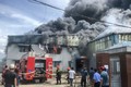 Cháy công ty may, 15 xe cứu hỏa được điều động dập lửa