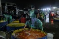 Hà Nội: Chợ Yên Sở đỏ rực cá chép trước ngày tiễn ông Công ông Táo về trời