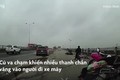 Video: Khoảnh khắc chiếc Audi Q7 húc văng dải phân cách cầu Thanh Trì