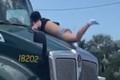 Video: Chồng cố thủ trên nóc capo, vợ vẫn “thản nhiên” lái xe gần 100 km