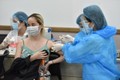 Dân không đổ mồ hôi ở điểm tiêm vắc xin “siêu” đẹp tại Hà Nội