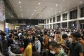 Sân bay, bến xe đông nghẹt người về quê ăn Tết