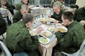 Cận cảnh dàn bếp dã chiến "hầm hố" của quân đội Nga
