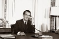 Bộ ảnh các Tổng thống Mỹ dùng điện thoại tại văn phòng 