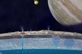Nóng: Tìm thấy bằng chứng về sự sống trên Mặt trăng băng giá Europa