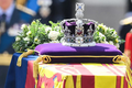 Bí mật Vương miện Đế chế đặt trên linh cữu Nữ hoàng Elizabeth II