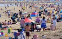 Nắng nóng kỷ lục ở Anh, dân đổ xô ra bãi biển