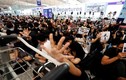 Toàn cảnh sân bay Hong Kong “thất thủ” ngày thứ hai vì biểu tình