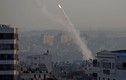 Hãi hùng trận đấu tên lửa dữ dội “xé toạc” bầu trời Dải Gaza