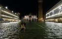 Triều cường đạt đỉnh trong 50 năm, thành phố Venice chìm trong biển nước