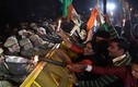 Biểu tình dữ dội sau vụ thiêu chết nạn nhân hiếp dâm ở Ấn Độ
