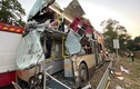 Kinh hoàng xe buýt vỡ nát vì đâm vào cây ở Hong Kong, nhiều thương vong
