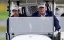 Tổng thống Trump ung dung chơi golf, lái xe trên đồi cỏ cuối tuần