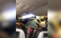 Nữ hành khách đánh nhau khi tranh giành xuống máy bay trước