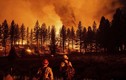Cảnh cháy rừng dữ dội ở California giữa nắng nóng lịch sử