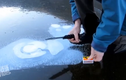 Cách đun sôi nước trên hồ đóng băng