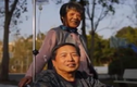 Cụ ông 72 tuổi chuyển giới để thành chị em gái với vợ