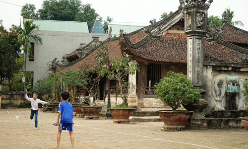 Bình yên làng cổ Hùng Lô