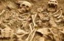 Hai bộ xương nắm tay nhau suốt 700 năm dưới mộ 