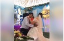 Không hôn chú rể trong đám cưới, cô dâu bị mắng “không giữ thể diện cho chồng“
