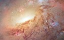 Bất ngờ với vẻ đẹp mĩ miều của thiên hà M106
