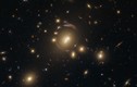 Kinh ngạc kính thiên văn Hubble "bắt quả tang" nhiều thiên hà khổng lồ