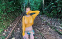 Ngượng chín mặt trước cô nàng mặc bikini khoe body “ná thở” trong rừng