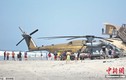 Trực thăng vận tải CH-53E Mỹ đáp khẩn cấp trên bãi biển
