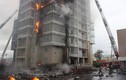 Kinh hoàng cháy lớn thiêu rụi tòa nhà 25 tầng