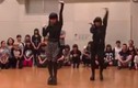 Cô giáo hotgirl trình diễn vũ đạo... gây sốt học viên