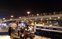 Hiện trường “taxi điên” đâm hàng loạt xe máy trên cầu vượt Thái Hà