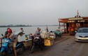 Hà Nội: Mất an toàn tại bến phà ngang sông Chương Dương 