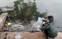 Mặt hồ ngập tro, rác thải vì người dân thả cá tiễn Táo quân