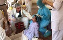 Những hình ảnh nhói lòng ở tâm dịch Bắc Ninh