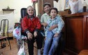 Người đàn ông từ chối tình mới, 20 năm chăm vợ bị liệt ở Hà Nội